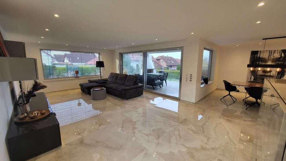 Haus zum Mieten in Kassel 2.490 € 201 m²
