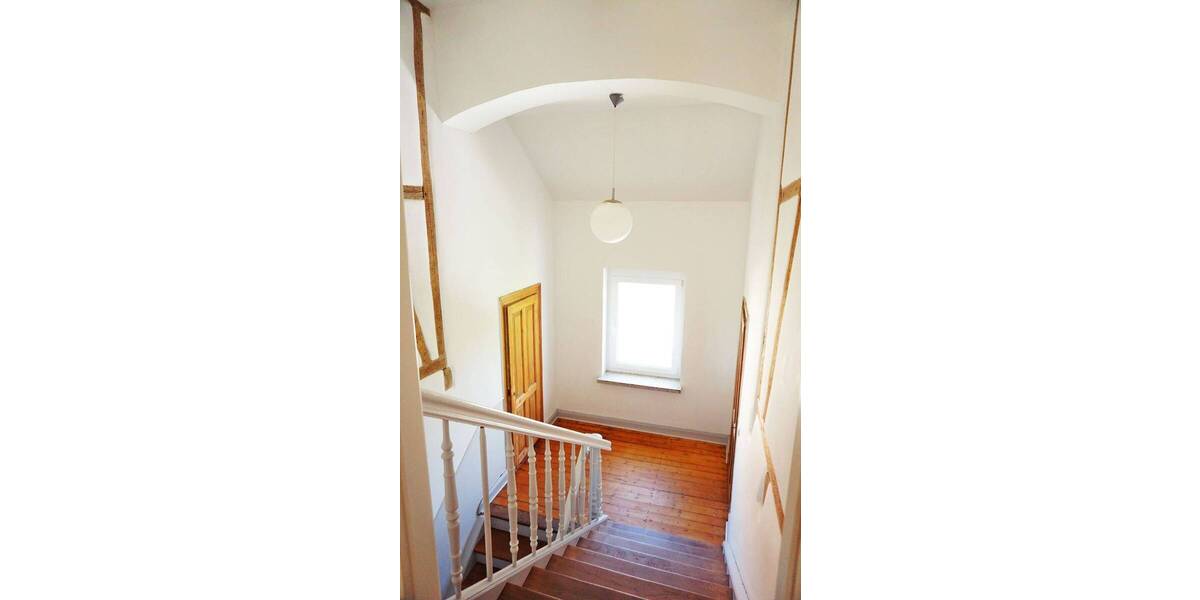 Tolle renovierte 5 Zimmer Dachgeschosswohnung inkl. Einbauküche, historisches saniertes Gebäude, 4 Parteien 5 zimmer