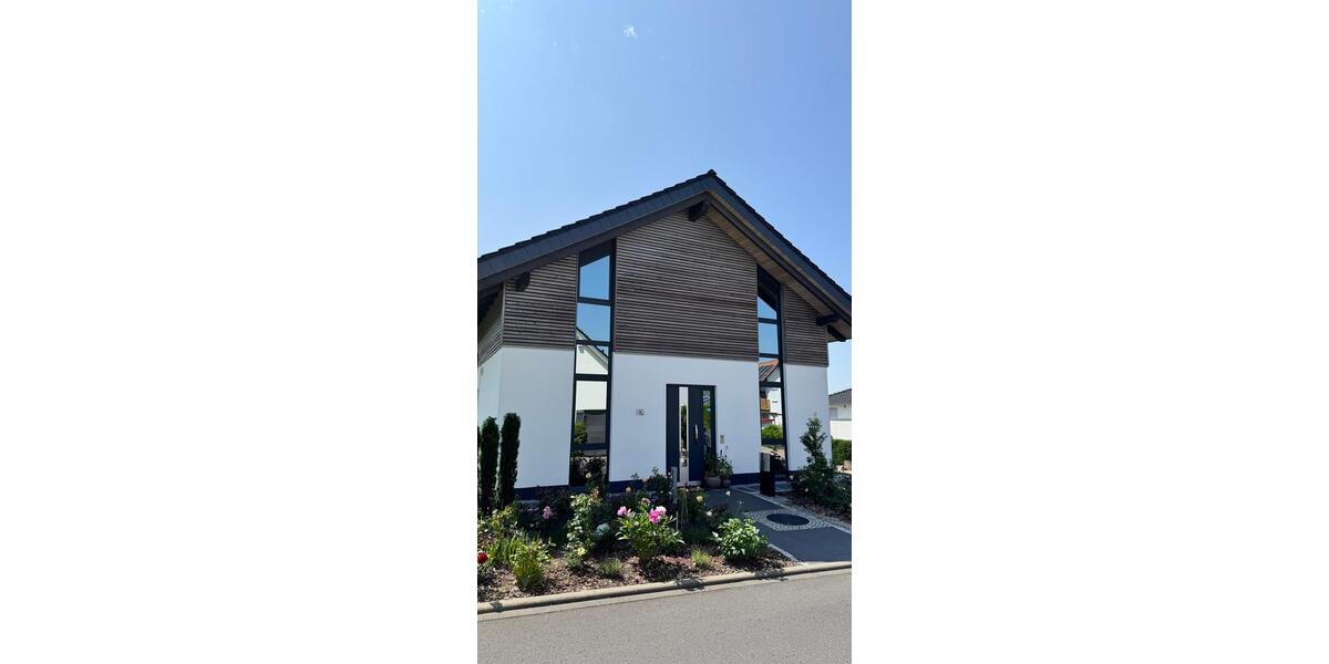 Teilmöbliert: Repräsentatives EFH in Habichtswald mit EBK, Sauna und Kamin 4 zimmer