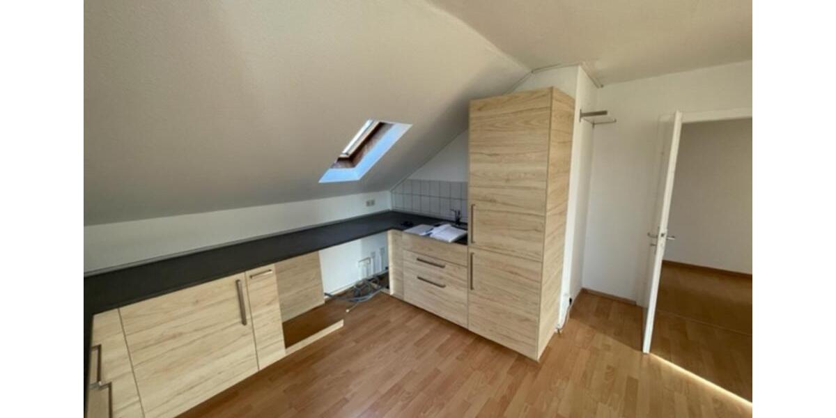 Dachgeschoßwohnung Kassel Südstadt - 2 Zimmer, 70 m&sup2;, 550&euro; | Angebot:25170179