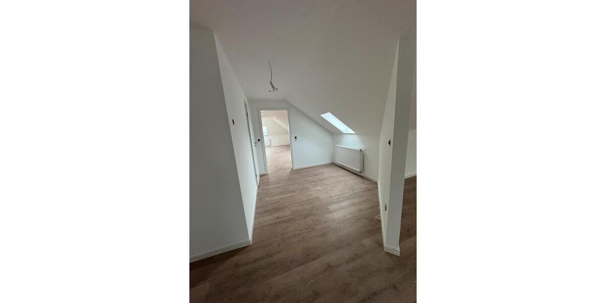 Erstbezug nach Kernsanierung 85m² Dachgeschosswohnung in Felsberg 2.5 zimmer