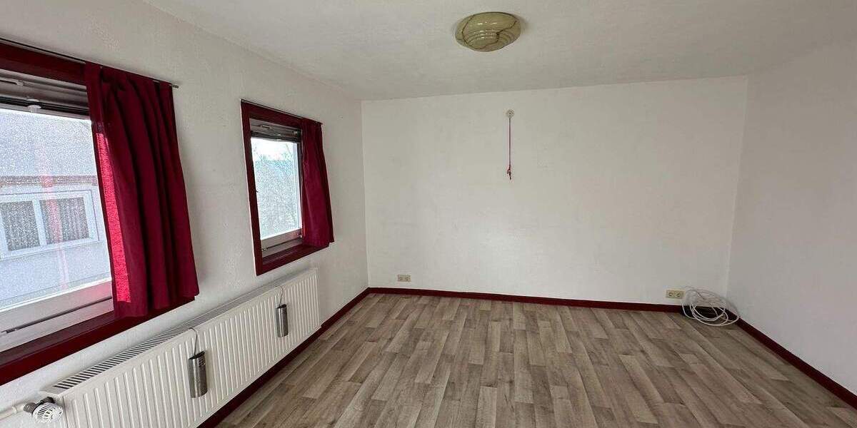 Einfamilienhaus Fritzlar - 6 Zimmer, 145 m&sup2;, 150.000&euro; | Angebot:25670489