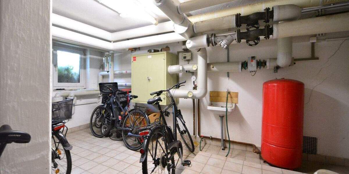 Etagenwohnung Kassel Mitte - 3 Zimmer, 100 m&sup2;, 240.000&euro; | Angebot:24777706