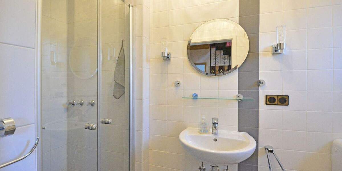 Mehrfamilienhaus, Wohnhaus Hofgeismar / Hombressen Hombressen - 9 Zimmer, 245 m&sup2;, 330.000&euro; | Angebot:25246013