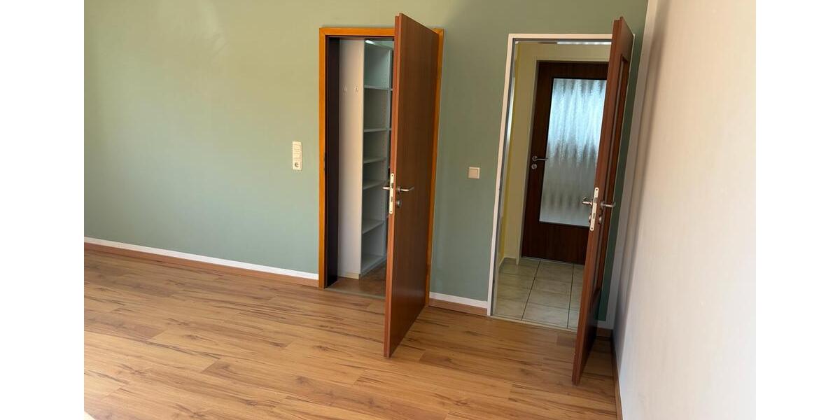Erdgeschoßwohnung Hofgeismar - 6 Zimmer, 175 m&sup2;, 275.000&euro; | Angebot:27441303