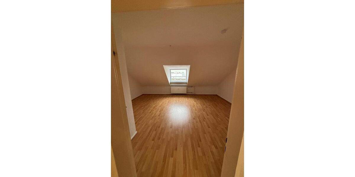 Dachgeschoßwohnung Kassel Fasanenhof - 26 Zimmer, 85 m&sup2;, 690&euro; | Angebot:25975715