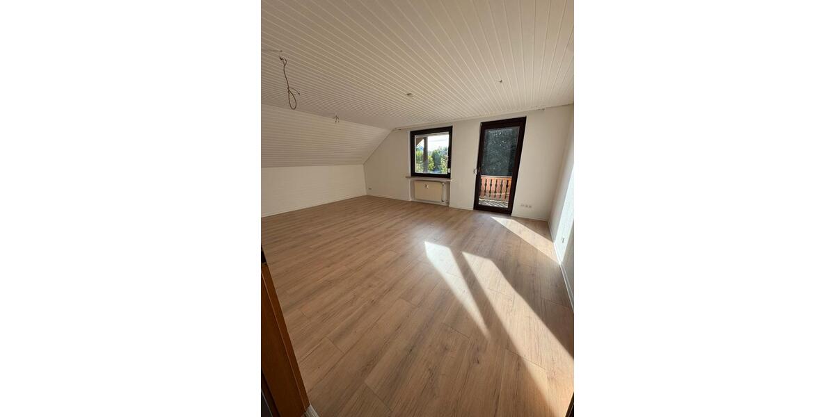 Dachgeschoßwohnung Fuldatal - 4 Zimmer, 100 m&sup2;, 950&euro; | Angebot:27584565
