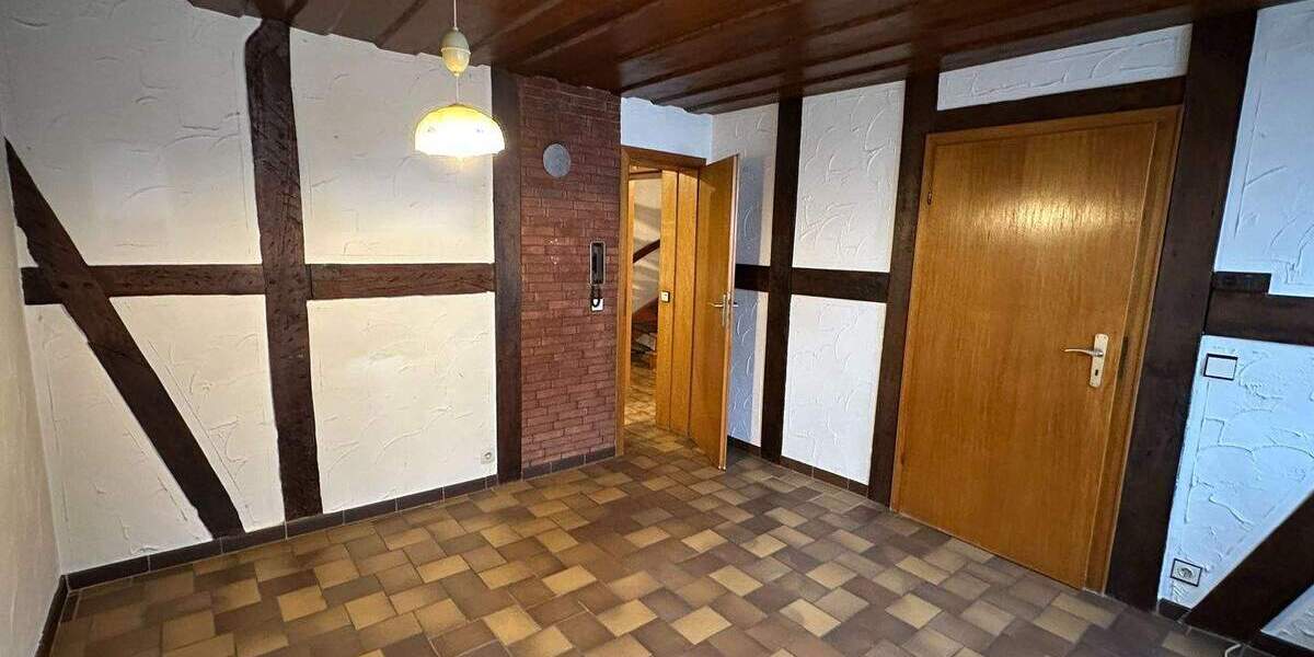 Einfamilienhaus Fritzlar - 6 Zimmer, 145 m&sup2;, 150.000&euro; | Angebot:25670489