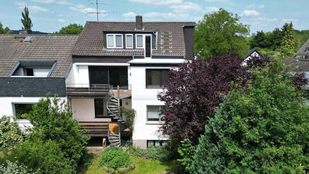 Großzügige Zweifamilien-Doppelhaushälfte in Kassel-Kirchditmold 9 zimmer