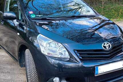 Toyota Verso 91.705 km 9.999 &euro; Kassel, documenta-Stadt 34128