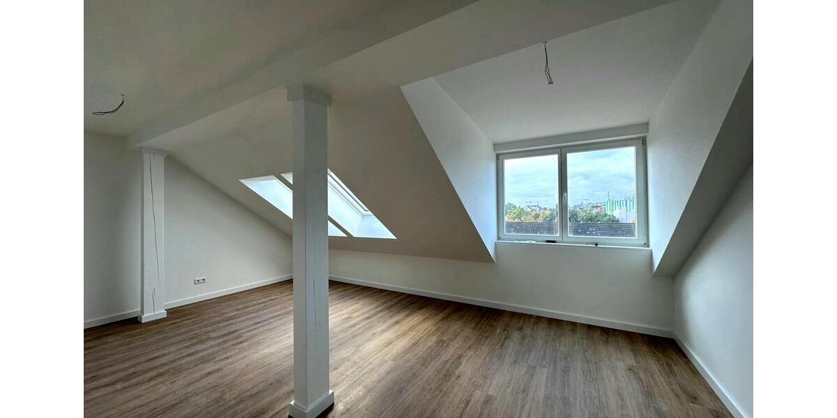 Schöne saniertes Altbau WG Zimmer in 2er und 3er WG 2.5 zimmer