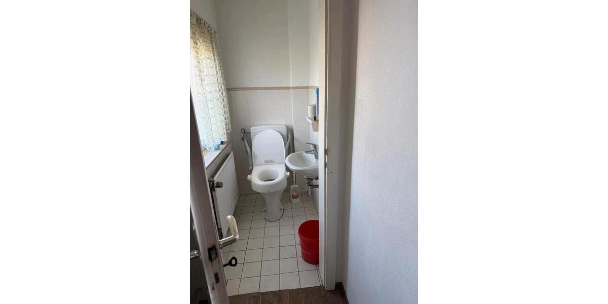 Einfamilienhaus Hofgeismar - 7 Zimmer, 145 m&sup2;, 160.000&euro; | Angebot:26797023