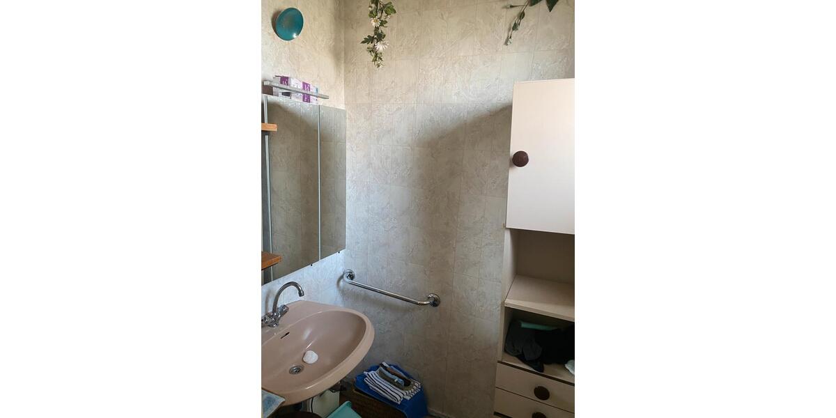 Doppelhaushälfte Bad Emstal - 6 Zimmer, 136 m&sup2;, 1.200&euro; | Angebot:24788878