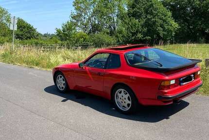 Porsche 944