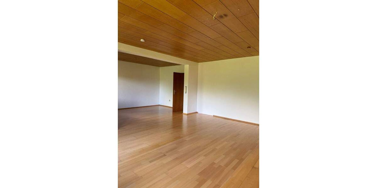 Etagenwohnung Kassel Oberzwehren - 2 Zimmer, 93 m&sup2;, 725&euro; | Angebot:24992600