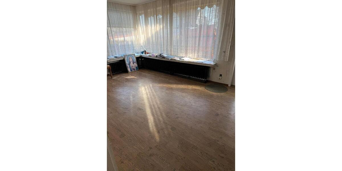 Einfamilienhaus Hofgeismar - 7 Zimmer, 145 m&sup2;, 160.000&euro; | Angebot:26797023
