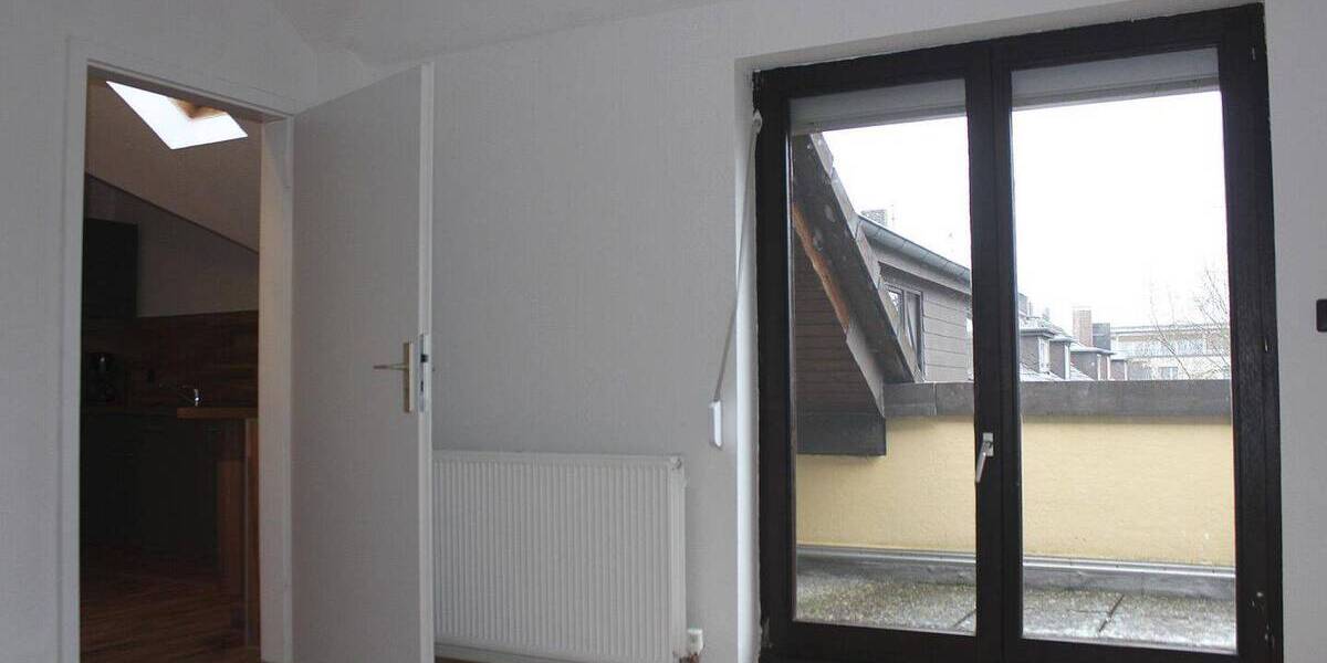 Gemütliche und sehr gepflegte 2-ZKB-Dachgeschosswohnung in Kassel-Süd zu verkaufen! 2 zimmer