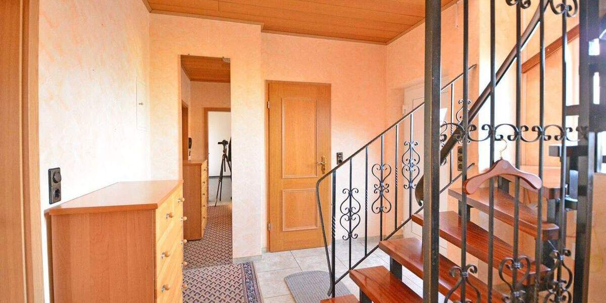 Mehrfamilienhaus, Wohnhaus Hofgeismar / Hombressen Hombressen - 9 Zimmer, 245 m&sup2;, 330.000&euro; | Angebot:25246013