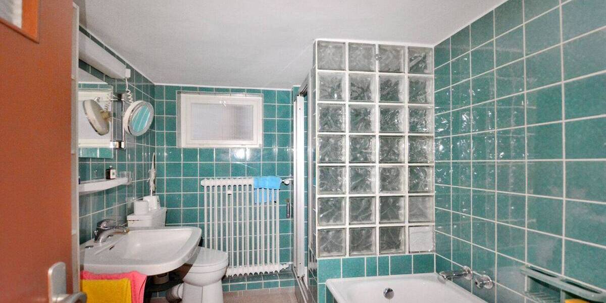Mehrfamilienhaus, Wohnhaus Wolfhagen - 9 Zimmer, 258 m&sup2;, 180.000&euro; | Angebot:26730957