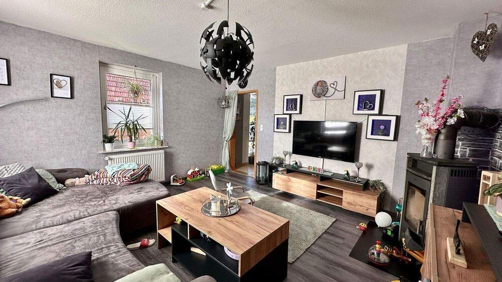 Einfamilienhaus Wolfhagen Istha - 7 Zimmer, 200 m&sup2;, 1.150&euro; | Angebot:25711112