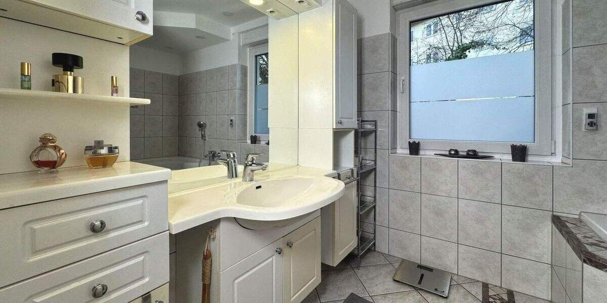 Einfamilienhaus Kassel Fasanenhof - 5 Zimmer, 217 m&sup2;, 399.000&euro; | Angebot:23943182