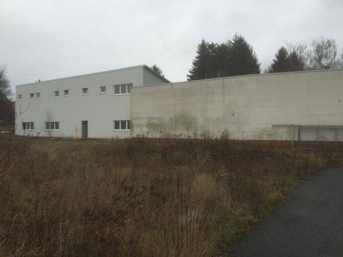 Gewerbehalle mit Kranbahn und Lackierer mit zweigeschossigem Bürogebäude teilweise unterkellert zimmer