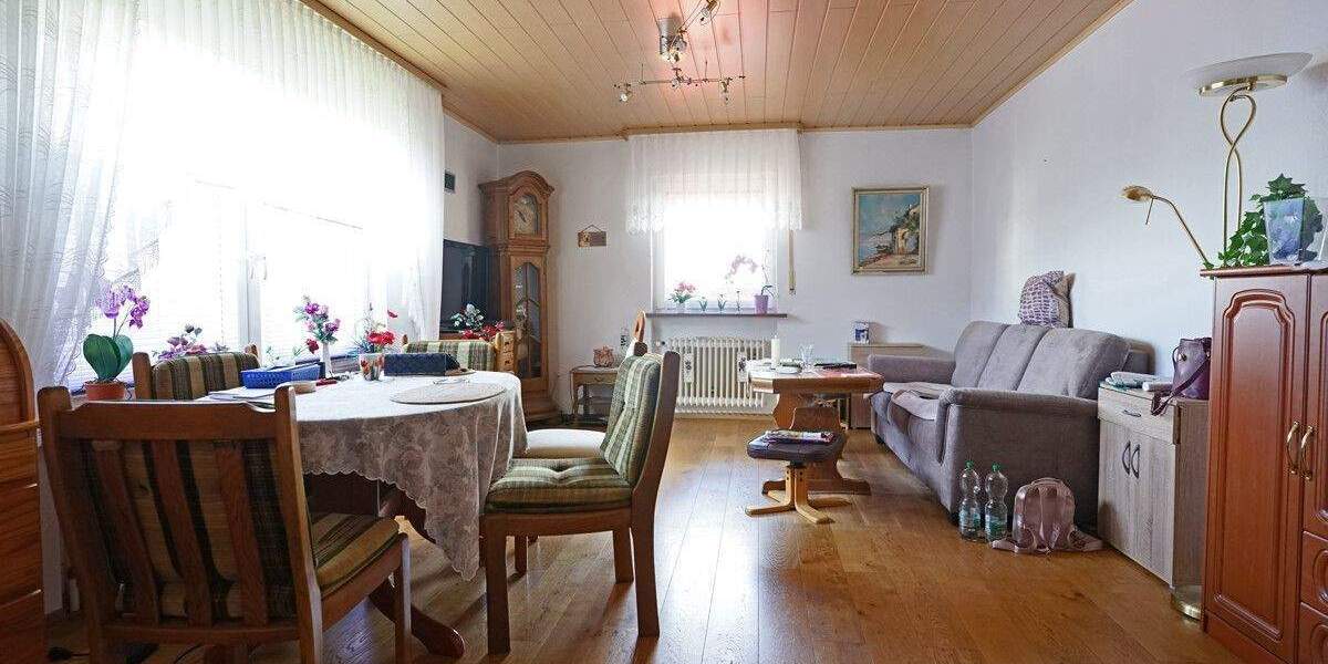 Mehrfamilienhaus, Wohnhaus Kaufungen / Oberkaufungen Oberkaufungen - 7 Zimmer, 202 m&sup2;, 280.000&euro; | Angebot:25771224