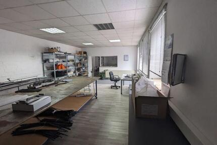 Hallen und Büroflächen am Platz der Deutschen Einheit zimmer