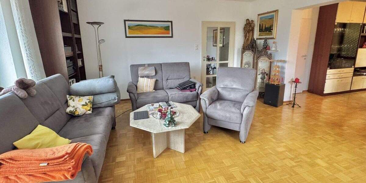 Repräsentatives, modernisiertes MFH mit zusätzlicher Bebauungsoption in bester Lage von Melsungen-Stadt zimmer