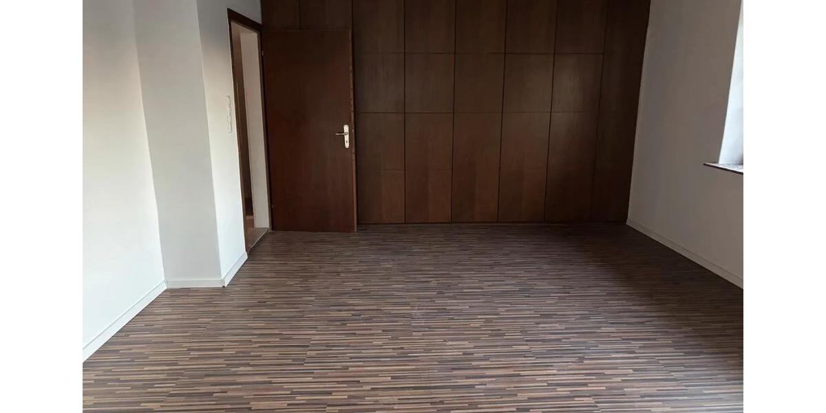 Etagenwohnung Kassel Niederzwehren - 3 Zimmer, 150 m&sup2;, 1.300&euro; | Angebot:27630773