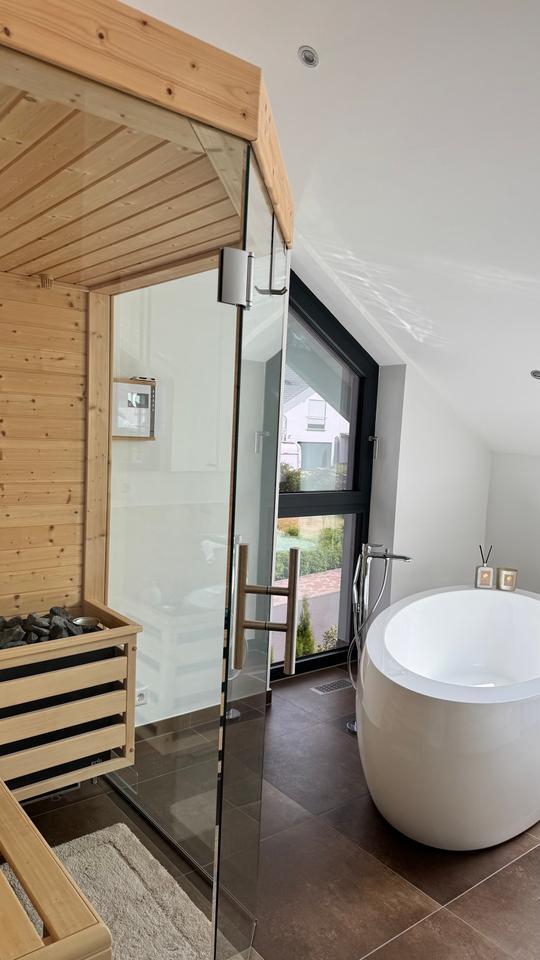 Teilmöbliert (optional vollmöbliert): Luxuriöses Haus in Habichtswald mit EBK