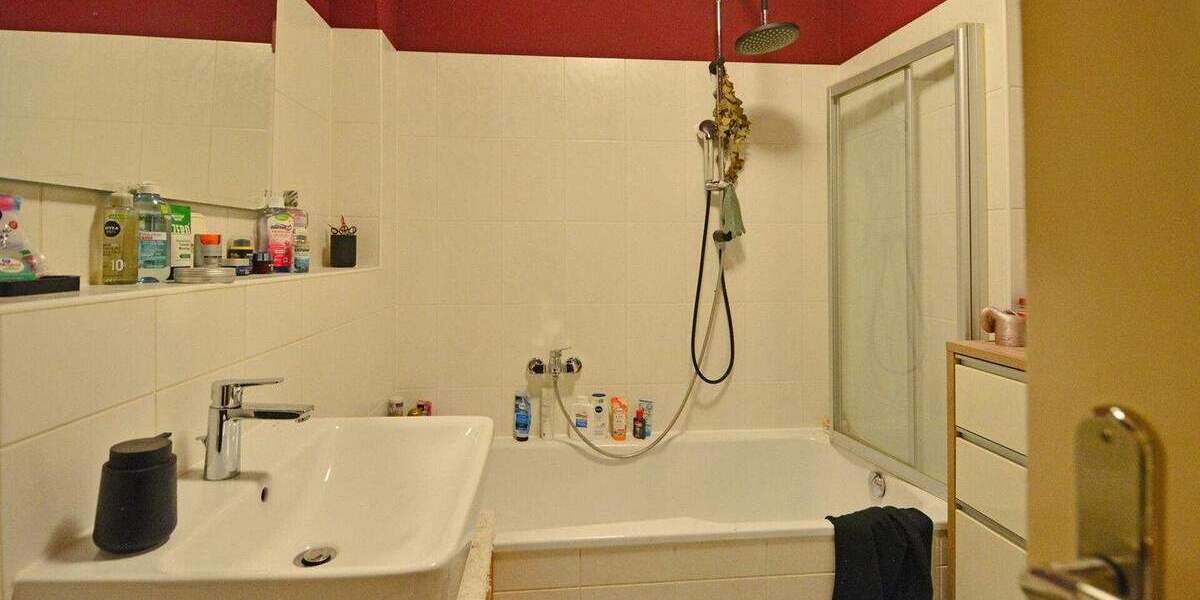 Etagenwohnung Kassel Mitte - 3 Zimmer, 100 m&sup2;, 240.000&euro; | Angebot:24777706