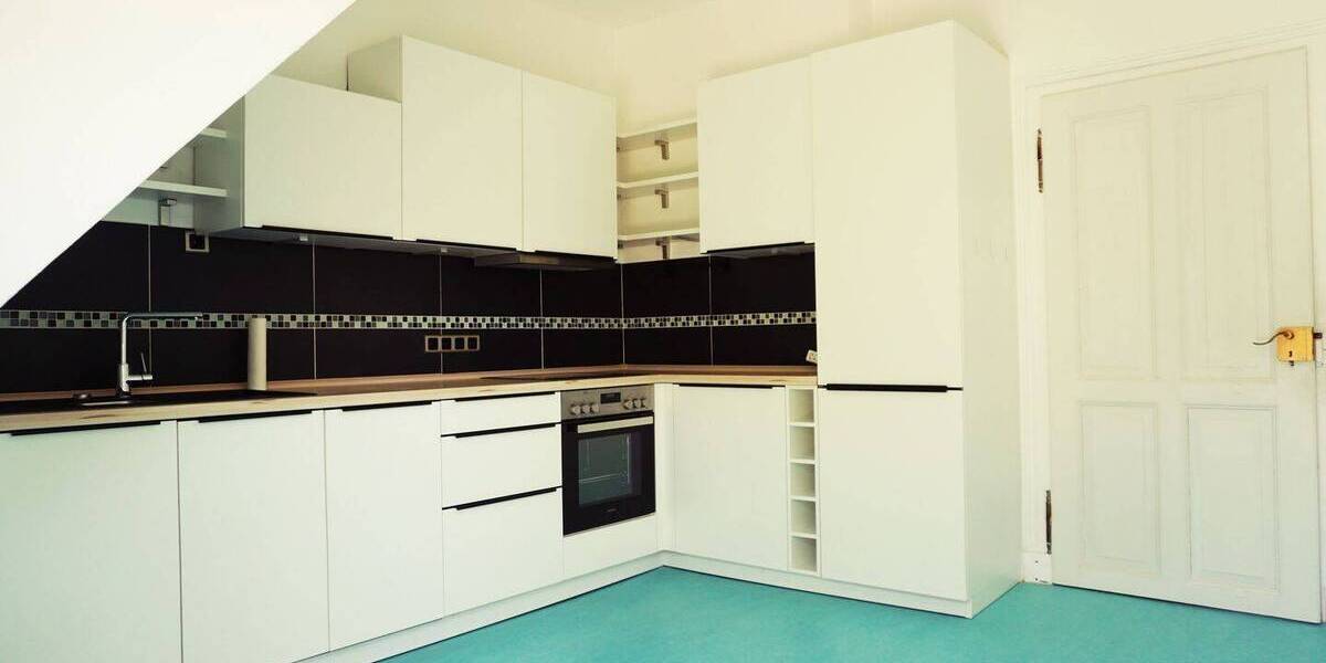 Tolle renovierte 5 Zimmer DG- Wohnung mit Balkon, inkl. Einbauküche, historisches saniertes Gebäude, 4 Parteien 5 zimmer