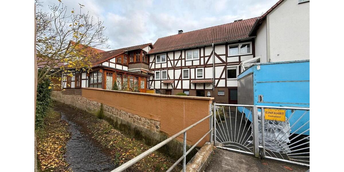 Mehrfamilienhaus, Wohnhaus Körle - 11 Zimmer, 326 m&sup2;, 349.000&euro; | Angebot:27120350