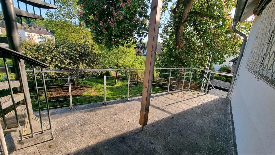 Großzügige 4-Zimmer-Wohnung mit 2 Bädern und Balkon