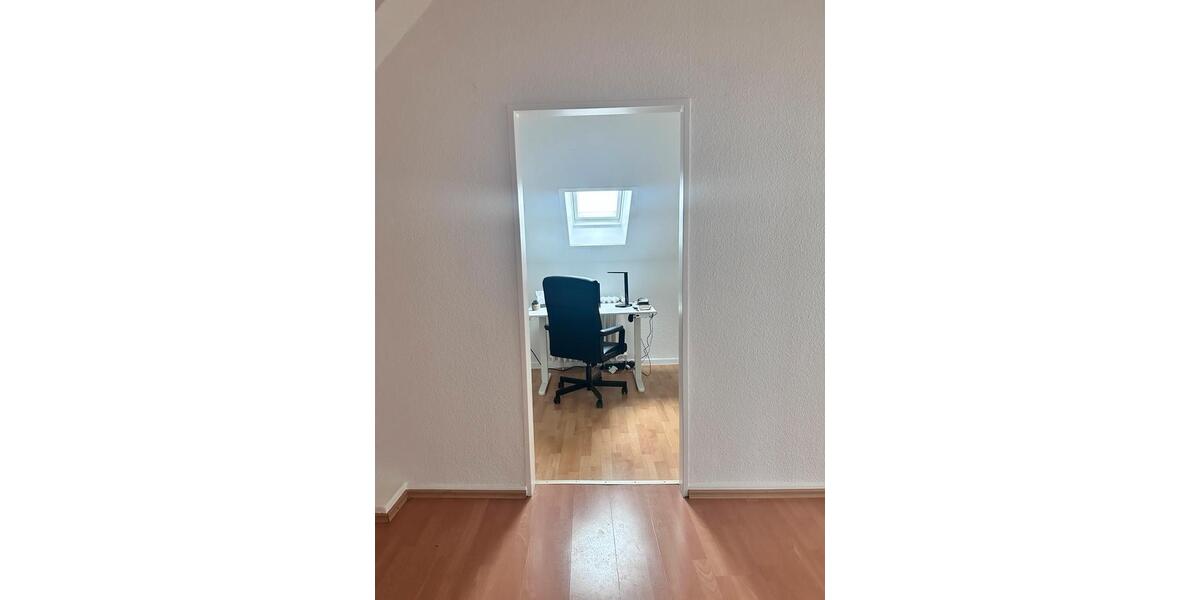 Möblierte Dachwohnung im Zentrum – ab 01.02.2026 verfügbar 3 zimmer