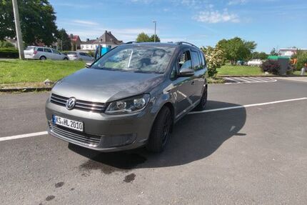 VW Touran 218.000 km 6.199 &euro; Kassel 34123