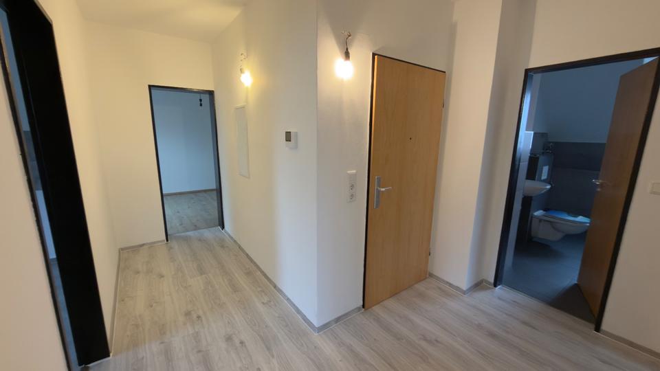 Dachgeschoßwohnung Kassel Niederzwehren - 4 Zimmer, 90 m&sup2;, 980&euro; | Angebot:23653735