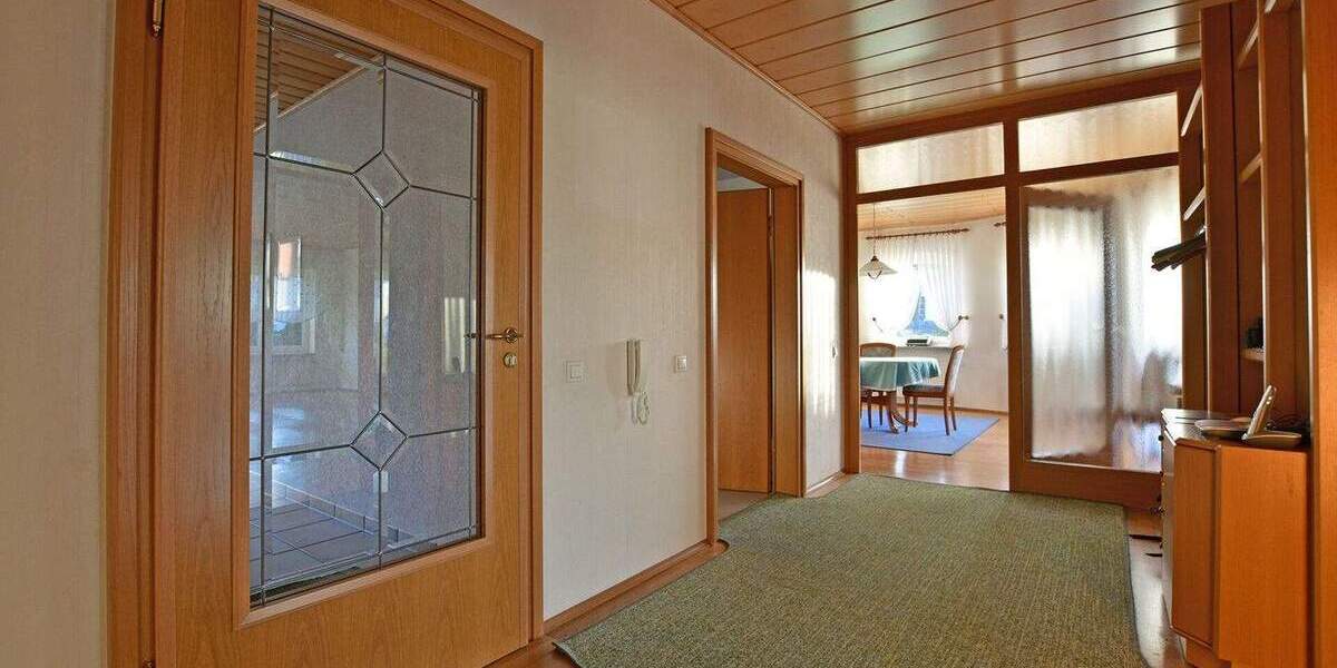 Einfamilienhaus Wolfhagen - 4 Zimmer, 150 m&sup2;, 1.100&euro; | Angebot:24789072