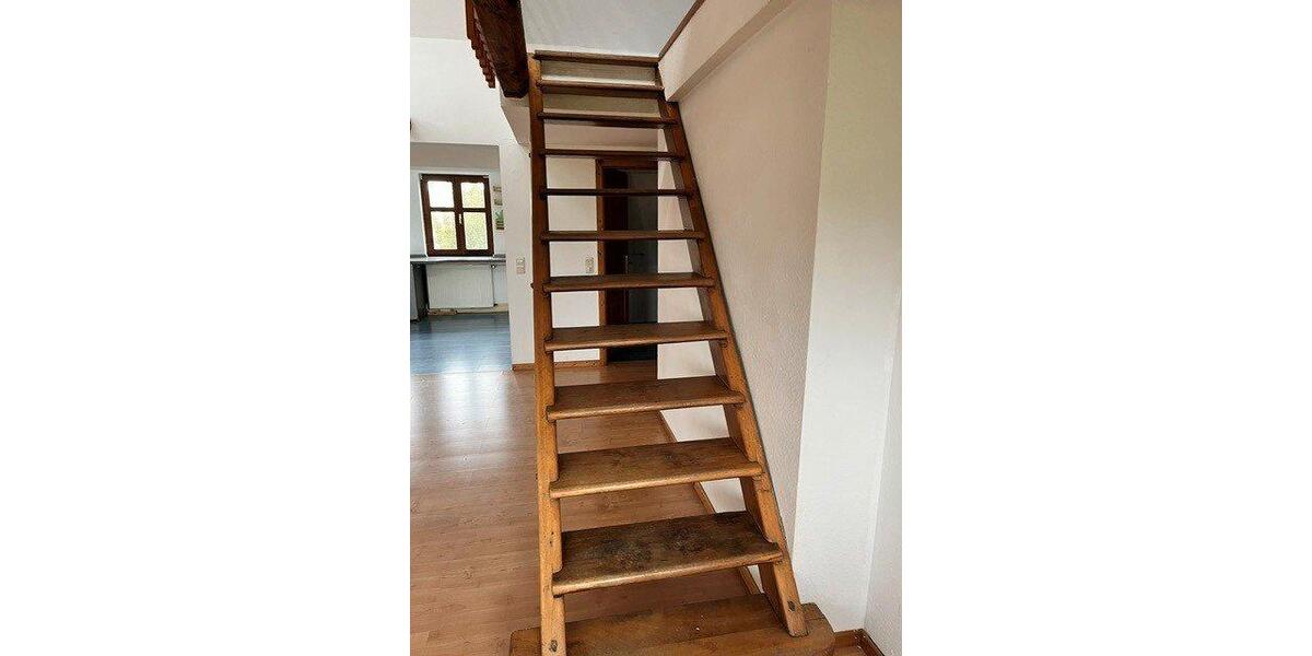 Dachgeschoßwohnung Lohfelden - 4 Zimmer, 135 m&sup2;, 1.350&euro; | Angebot:26663717