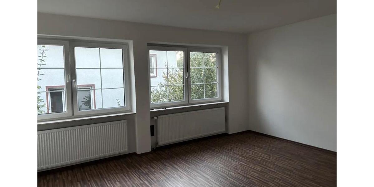 Etagenwohnung Kassel Niederzwehren - 3 Zimmer, 150 m&sup2;, 1.300&euro; | Angebot:27630773