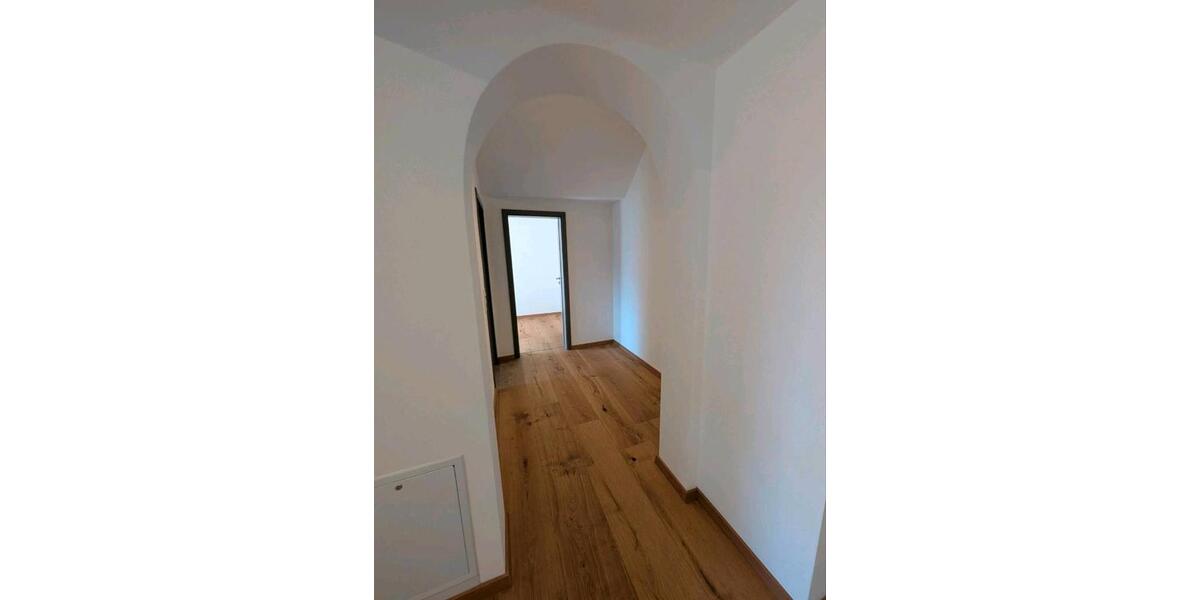 Dachgeschoßwohnung Bad Emstal - 4 Zimmer, 130 m&sup2;, 1.550&euro; | Angebot:26283672