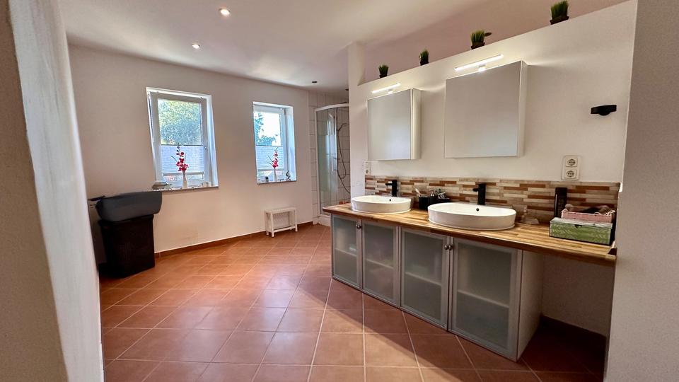 Einfamilienhaus Wolfhagen - 7 Zimmer, 200 m&sup2;, 980&euro; | Angebot:26136504