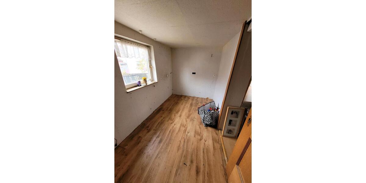 Einfamilienhaus Baunatal - 8 Zimmer, 243 m&sup2;, 225.000&euro; | Angebot:25305013