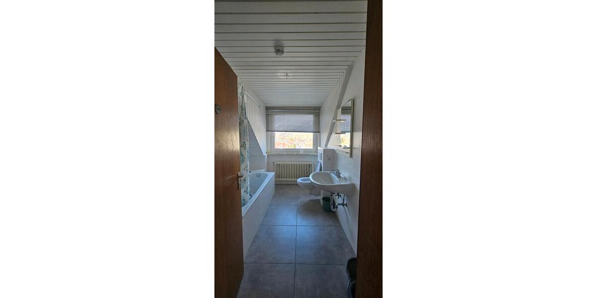 Dachgeschoßwohnung Niedenstein - 4 Zimmer, 120 m&sup2;, 1.050&euro; | Angebot:25833986