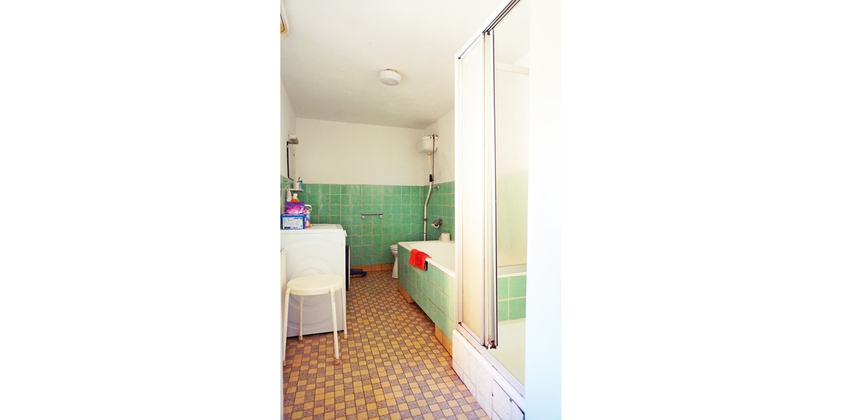 Großer Resthof mit 2 Fam.Haus, Stallungen, Scheune, Garagen & ca. 2.300m² Grundstück - Bauernhaus, Landhaus Wolfhagen | Angebot:26991162