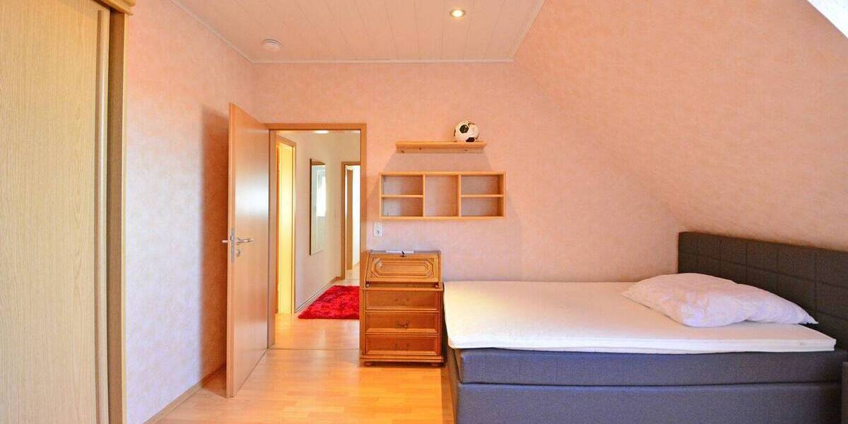 Mehrfamilienhaus, Wohnhaus Hofgeismar / Hombressen Hombressen - 9 Zimmer, 245 m&sup2;, 300.000&euro; | Angebot:26851776