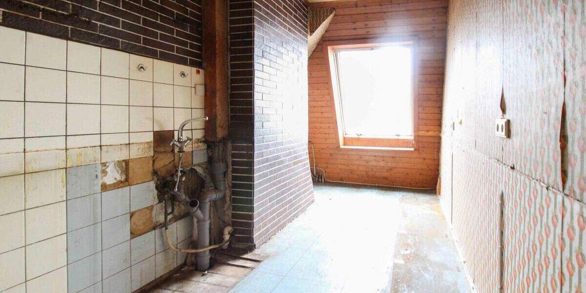 Absolute Gelegenheit: 3 sanierungsbedürftige Wohnungen, ca. 331qm in Kassel-Waldau zu verkaufen 4 zimmer