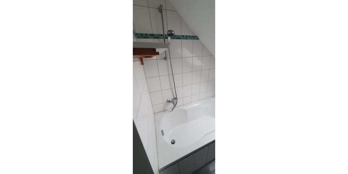 Dachgeschoßwohnung Kassel Fasanenhof - 4 Zimmer, 100 m&sup2;, 1.050&euro; | Angebot:25364393