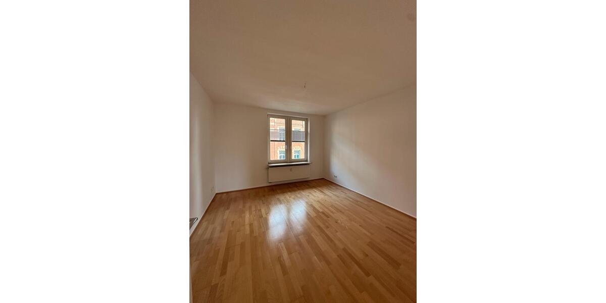 Große, lichtdurchflutete Wohnung - zentral & dennoch ruhig 5 zimmer